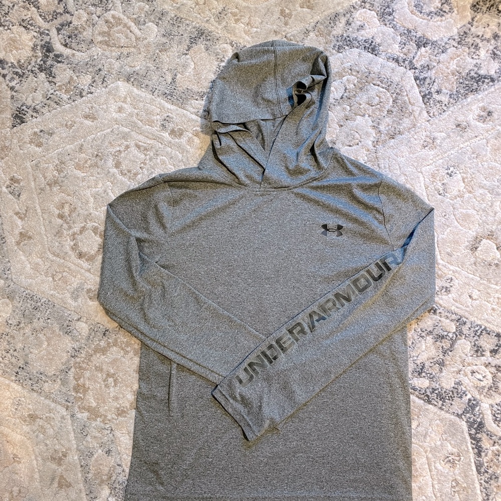 Boys Under Armour YXL long sleeve hoodie